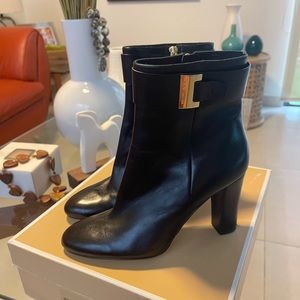 HOT🔥🔥🔥 Michael Kors Booties